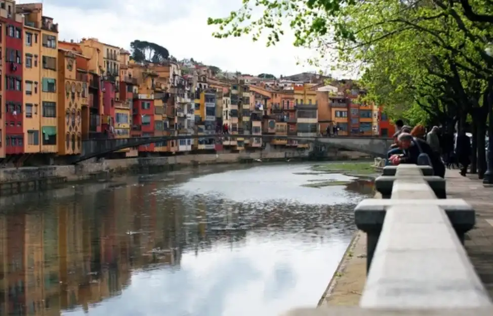 Vista exterior de Local de lloguer en Girona amb Aire condicionat, Calefacció i Moblat
