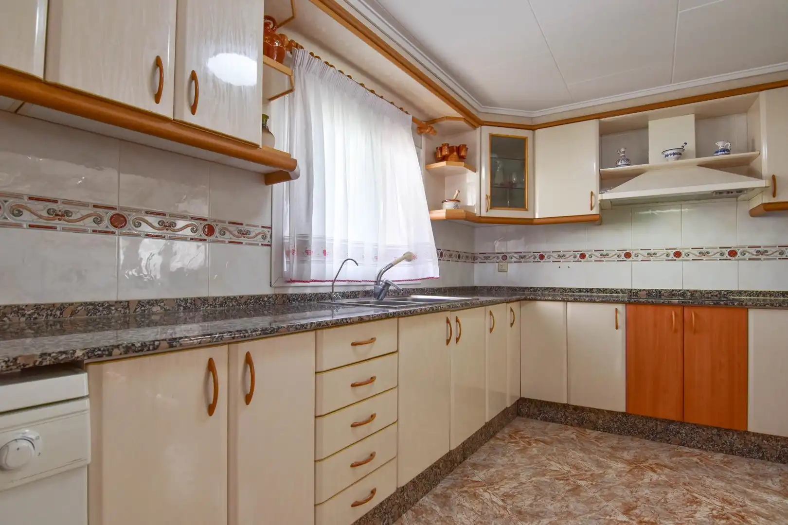Cocina de Casa o chalet en venta en Montserrat con Aire acondicionado, Calefacción y Jardín privado