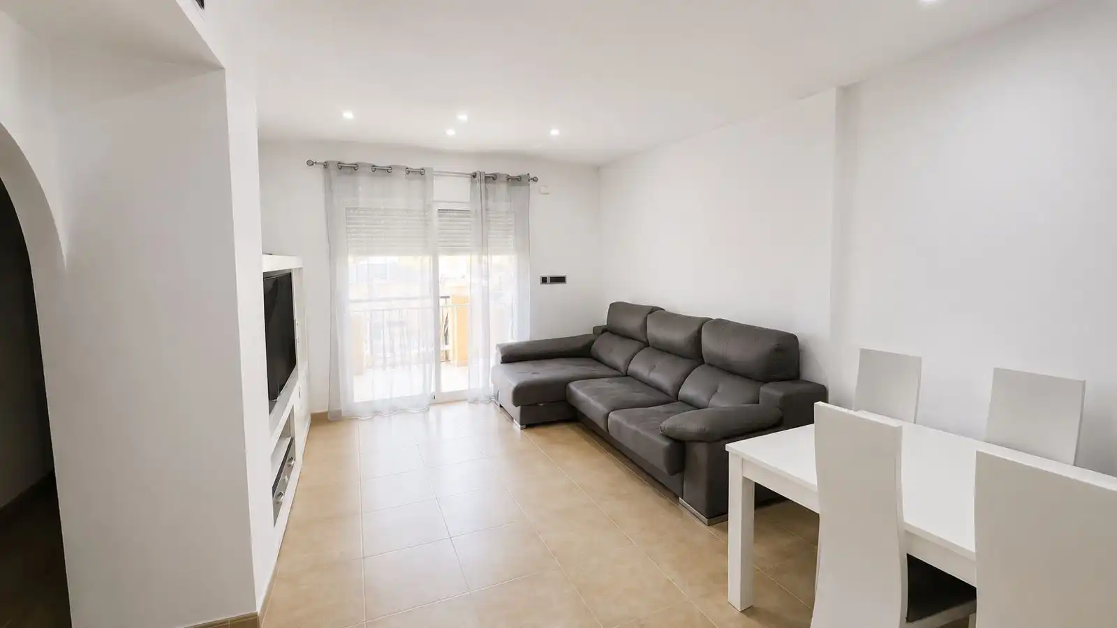 Sala d'estar de Apartament en venda en Águilas amb Jardí privat i Piscina comunitària