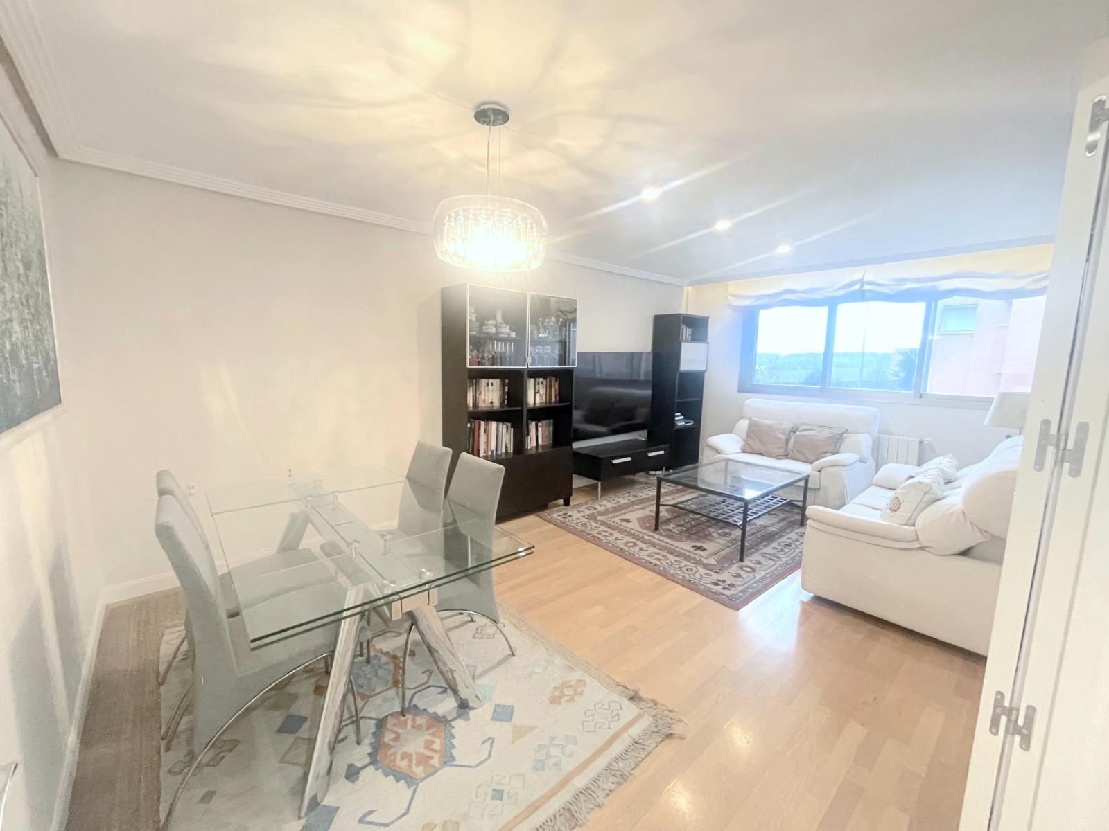 Sala d'estar de Pis de lloguer en  Madrid Capital amb Aire condicionat, Calefacció i Parquet