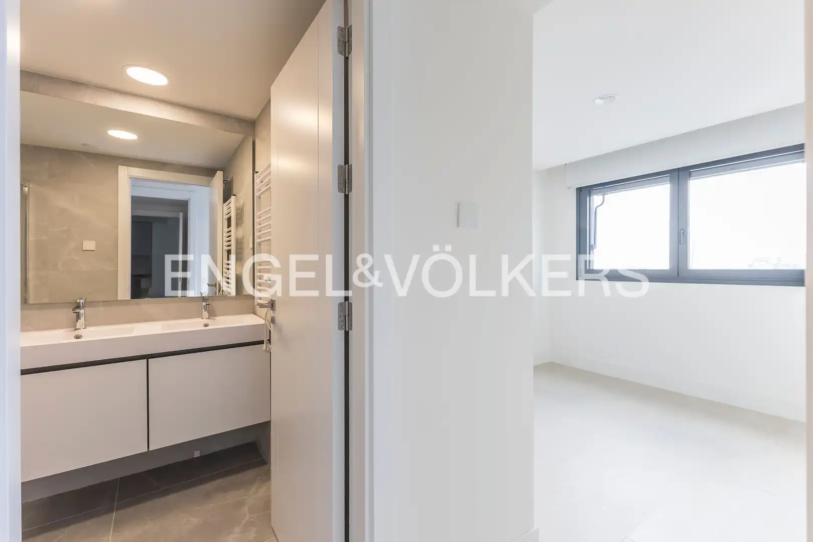 Flat for rent in Madrid  with Air Conditioner, Heating and Storage room