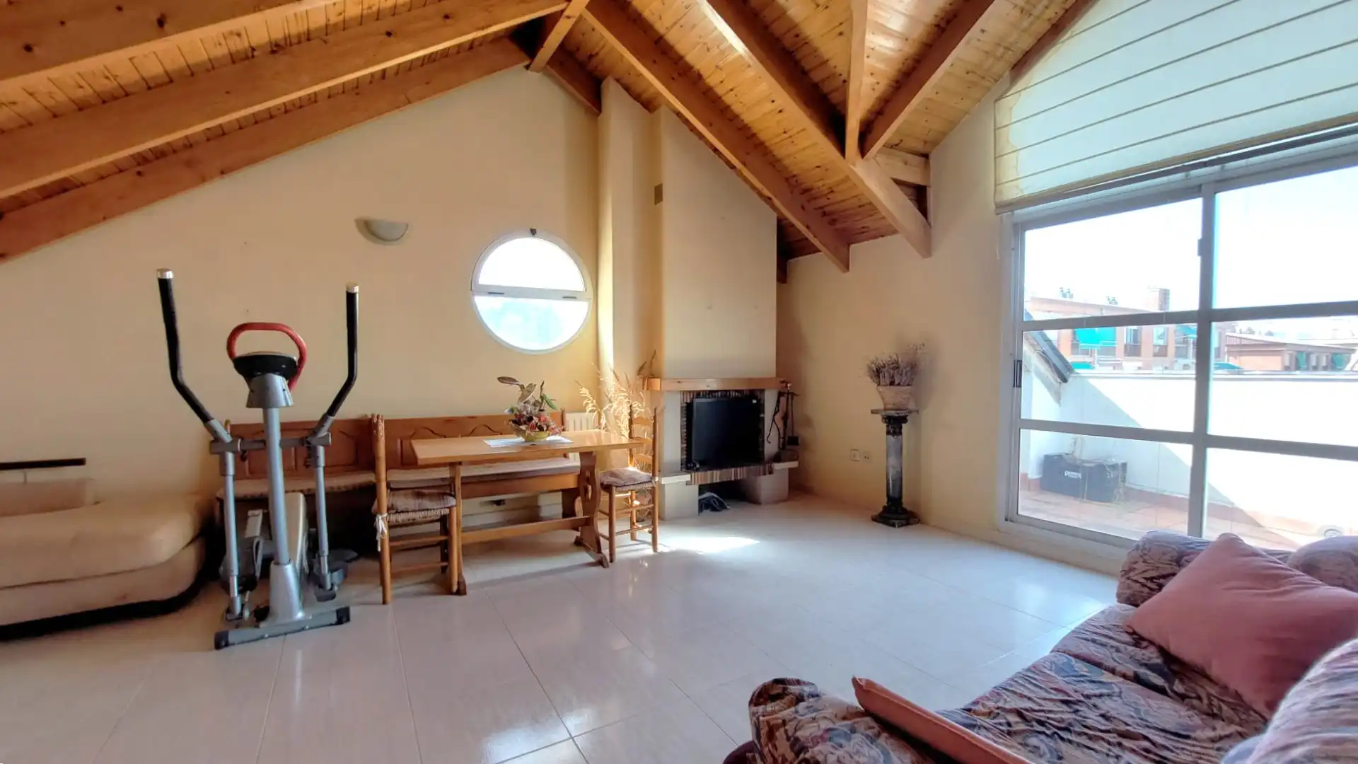 Sala d'estar de Casa adosada en venda en Viladecavalls amb Aire condicionat, Calefacció i Jardí privat