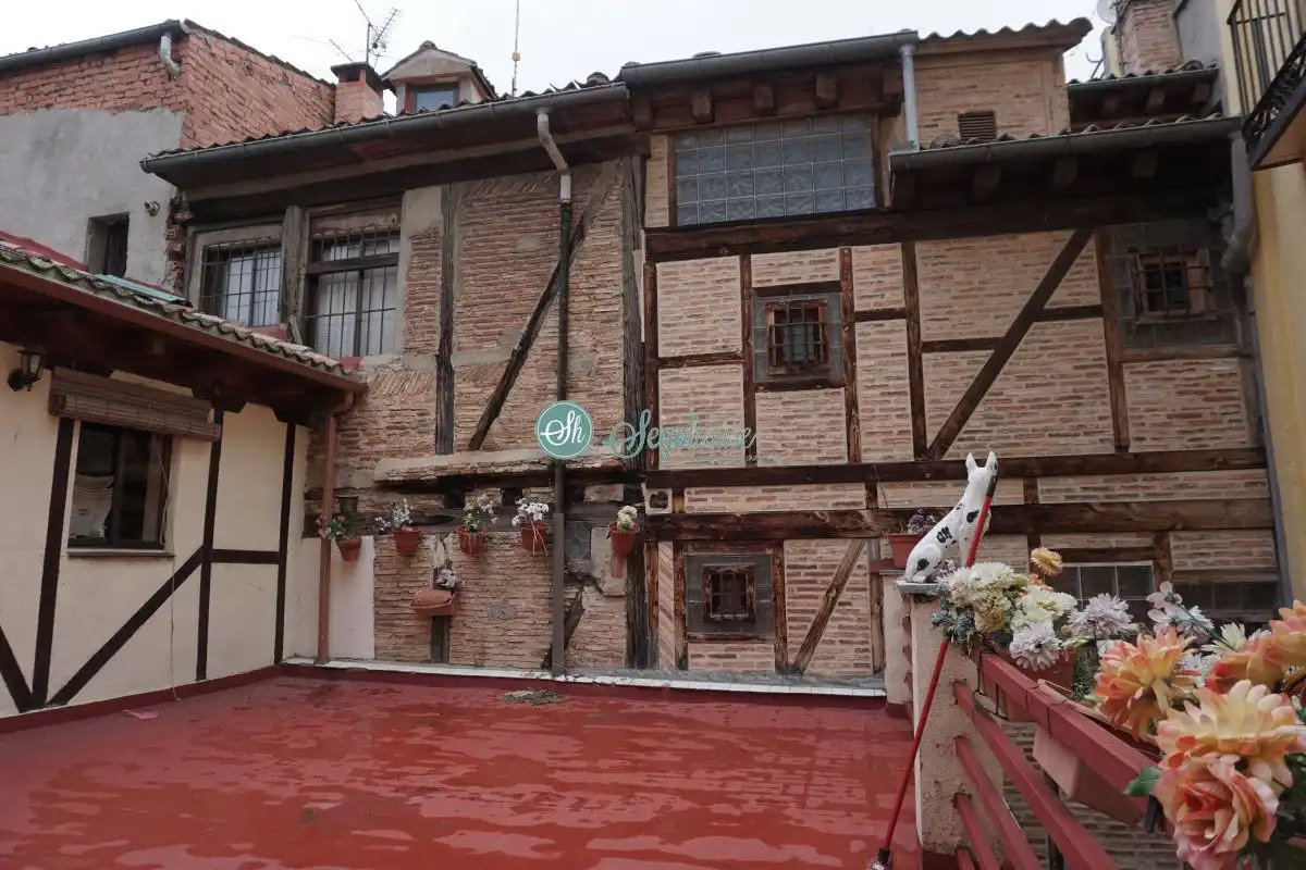 Vista exterior de Piso en venta en Segovia con Calefacción, Parquet y Terraza