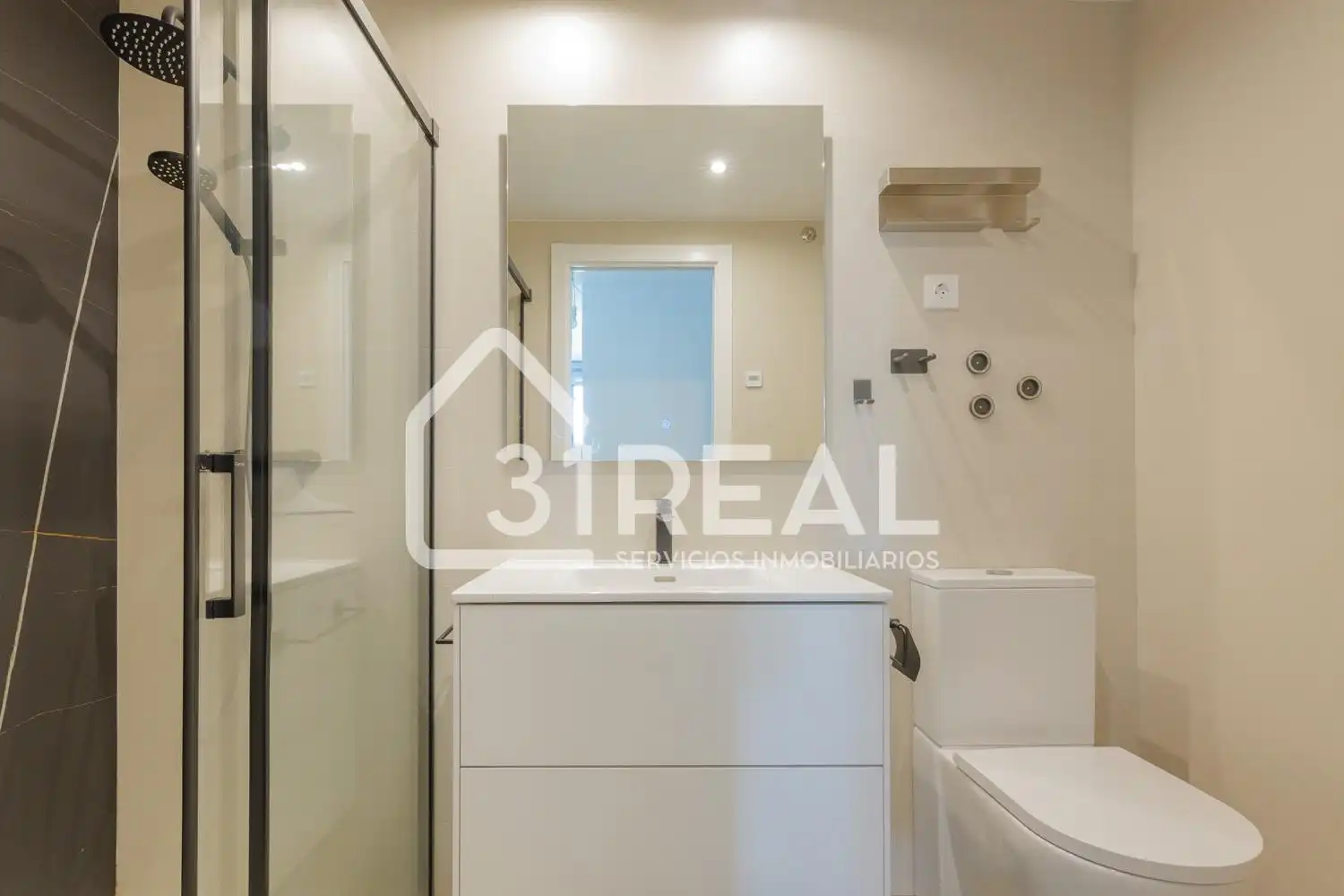 Bathroom of Flat for sale in Madrid  with Air Conditioner, Heating and Terrace