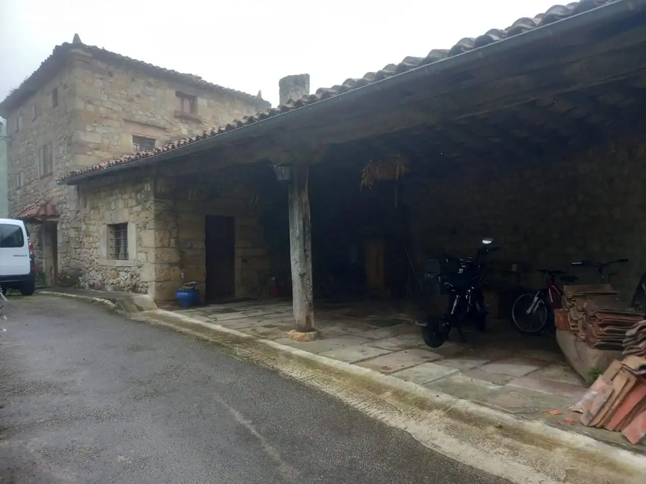 Vista exterior de Casa o chalet en venta en Corvera de Toranzo con Calefacción, Jardín privado y Parquet