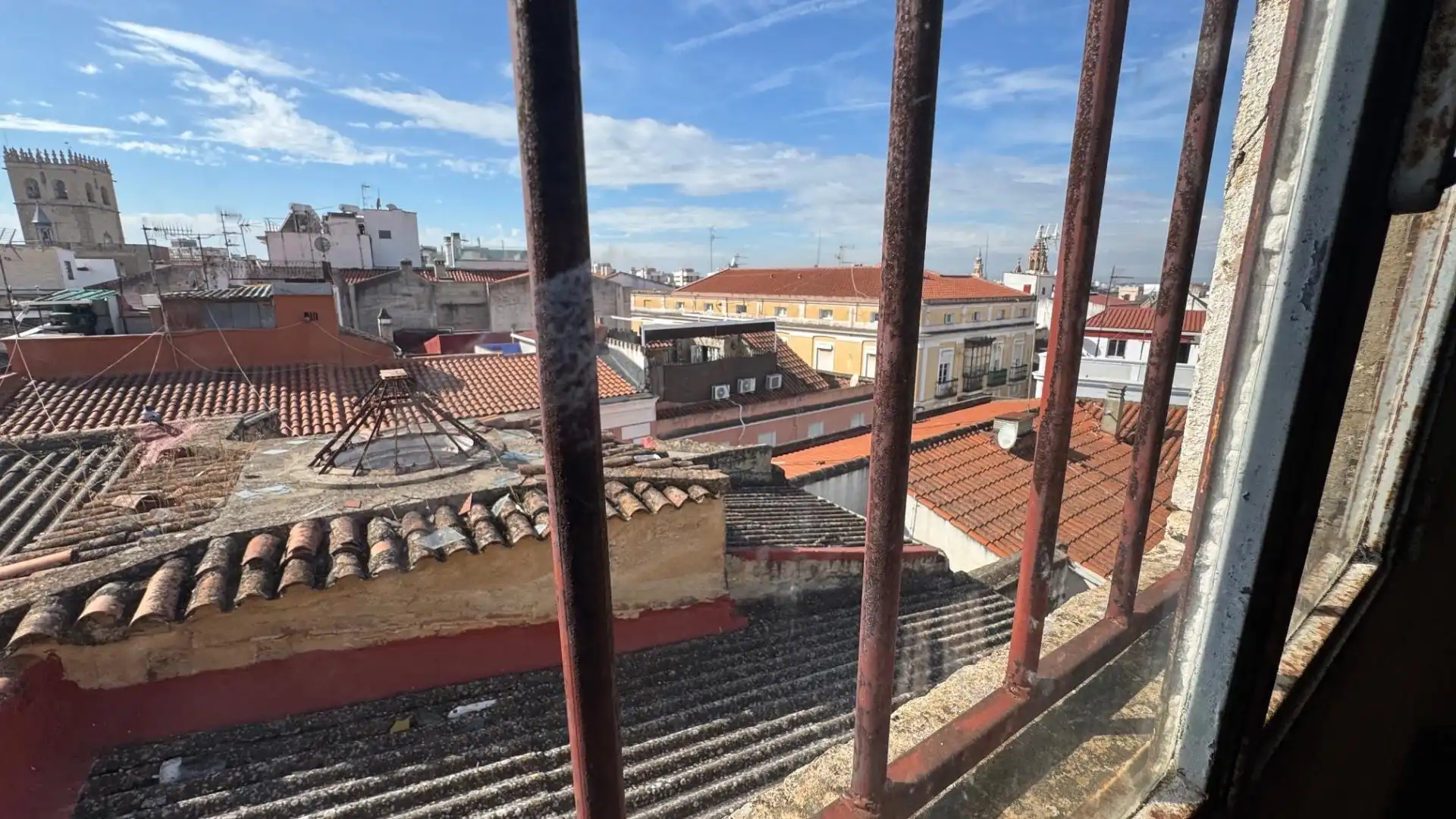 Vista exterior de Casa o xalet en venda en Badajoz amb Terrassa, Traster i Balcó