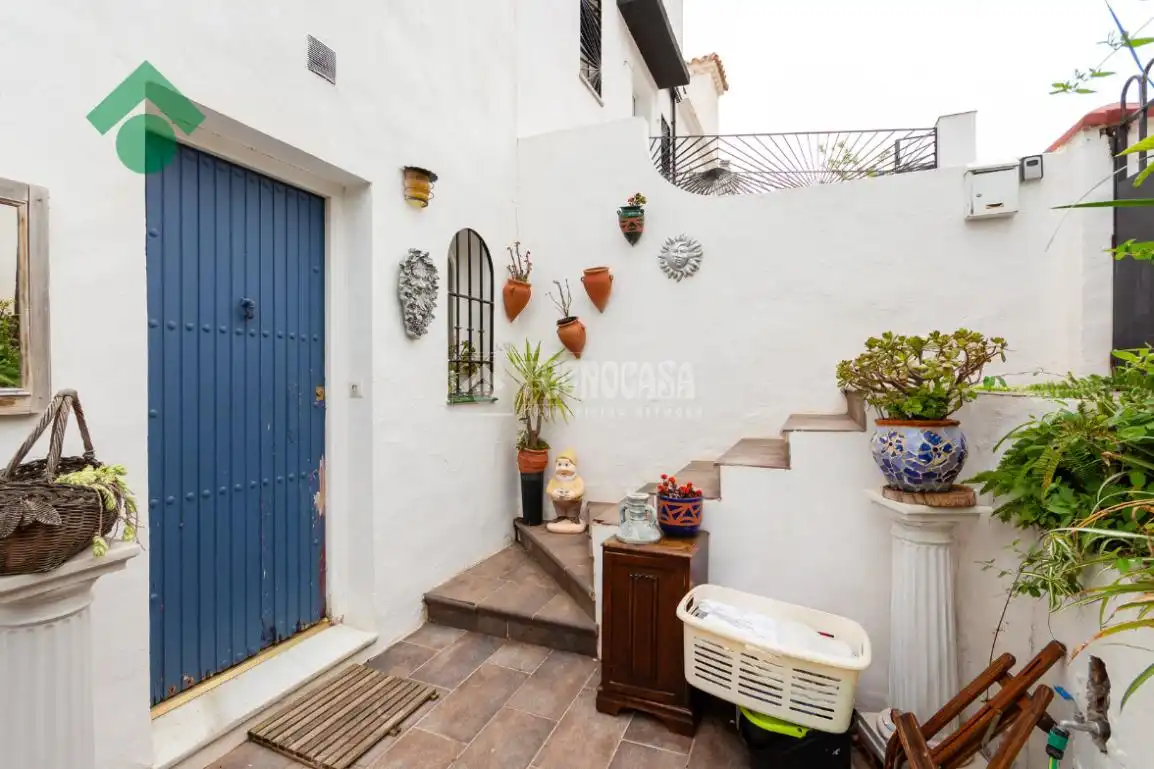 Vista exterior de Casa adosada en venta en Nerja con Aire acondicionado, Terraza y Balcón