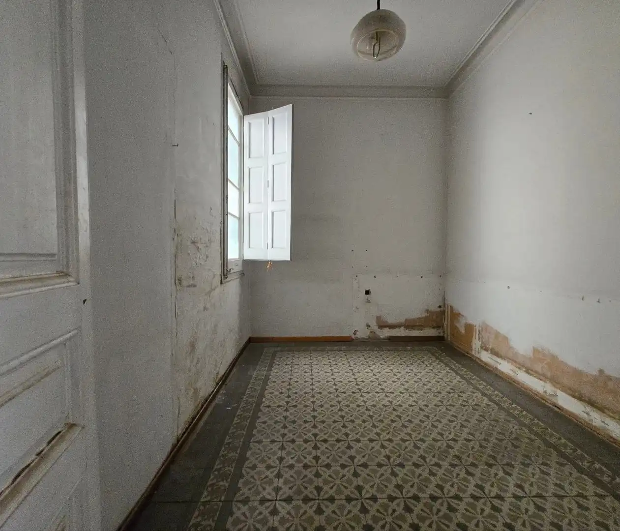 Piso en venta en Barcelona con Calefacción, Trastero y Balcón
