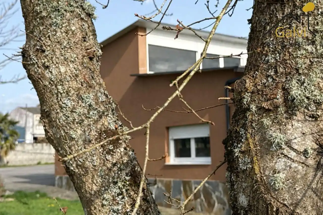 Vista exterior de Casa o xalet en venda en Lugo Capital amb Calefacció, Jardí privat i Terrassa