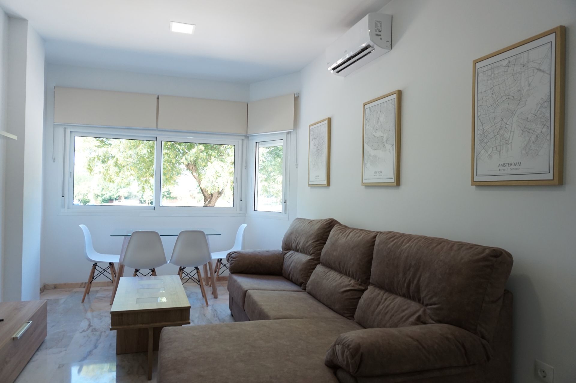 Sala de estar de Apartamento de alquiler en  Sevilla Capital con Aire acondicionado, Amueblado y Lavadora