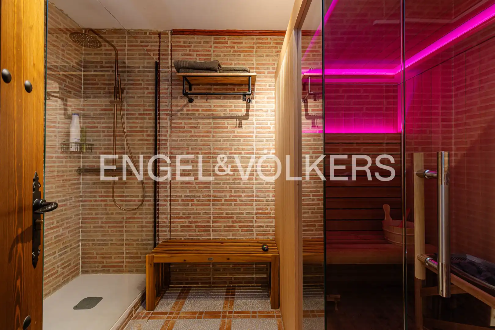 Bathroom of Houses for sale in Villaviciosa de Odón  with Air Conditioner, Heating and Private garden