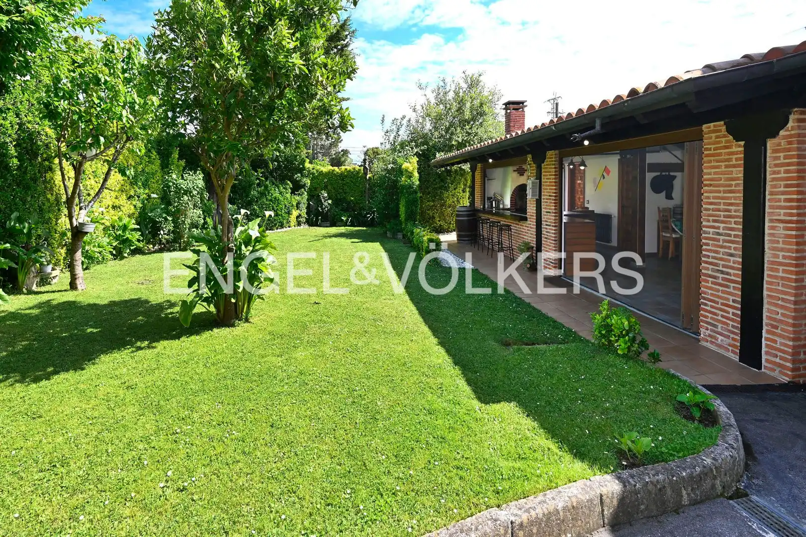 Casa o xalet en venda en Santa Cruz de Bezana amb Calefacció, Jardí privat i Terrassa