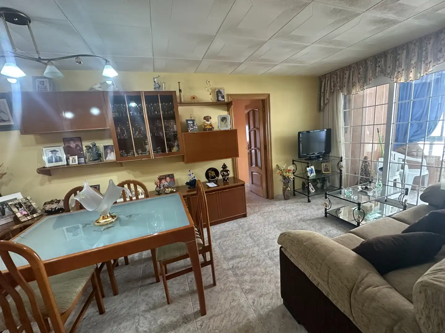 Sala de estar de Piso en venta en Santa Coloma de Gramenet con Trastero, Amueblado y Balcón