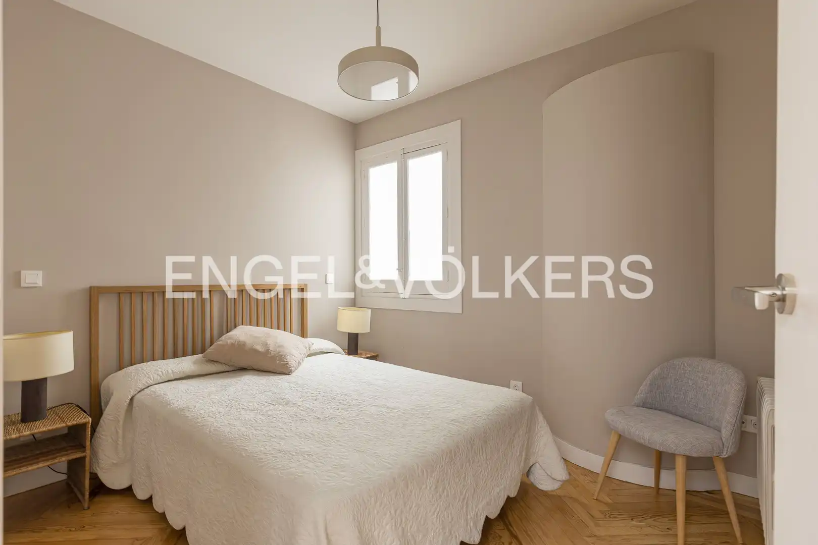 Schlafzimmer von Wohnung zur Miete in Madrid mit Klimaanlage, Heizung und Parkett
