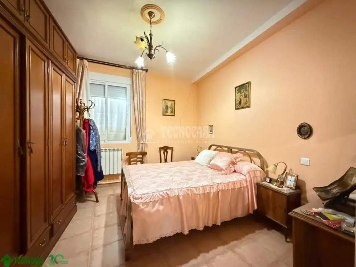 Habitación de Casa adosada en venta en Santa Cruz de la Zarza con Calefacción, Terraza y Amueblado