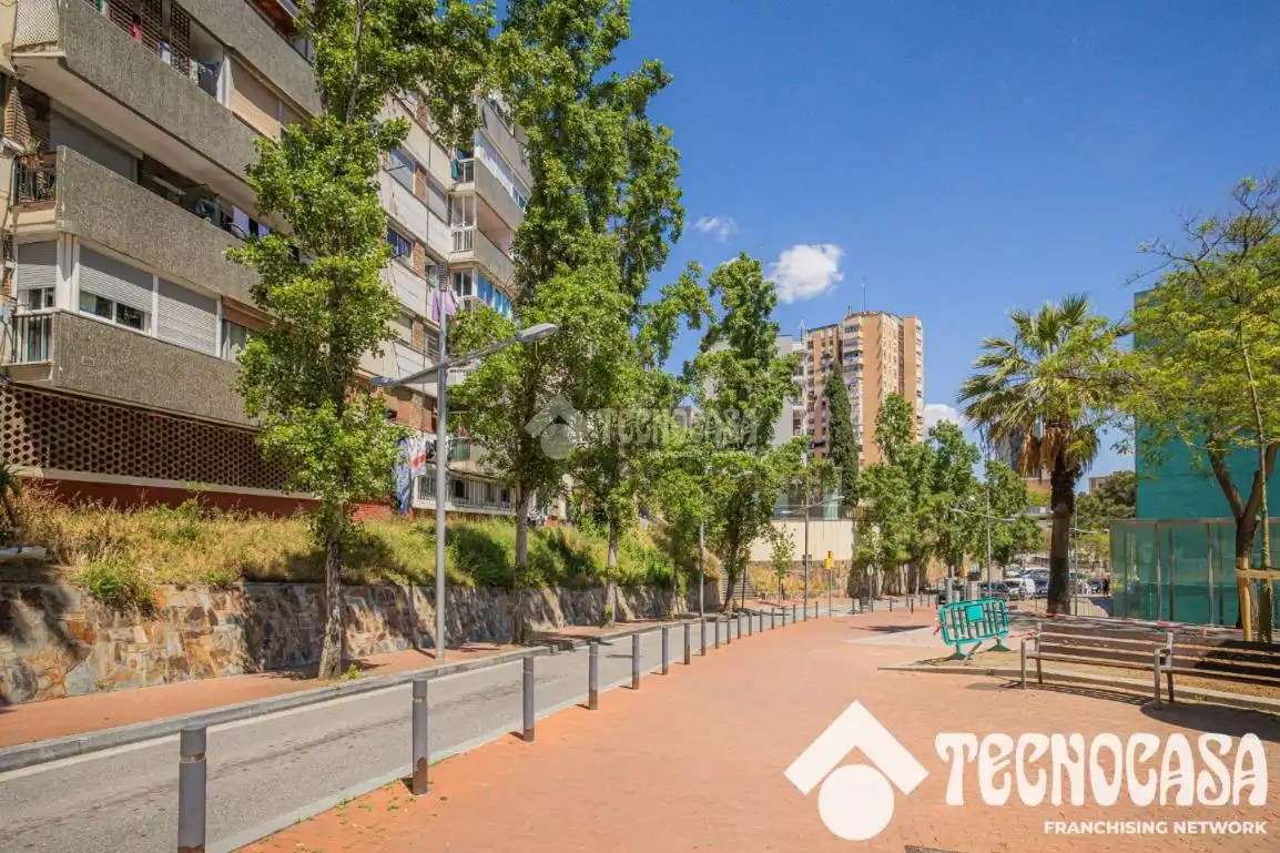 Vista exterior de Local en venda en Barcelona