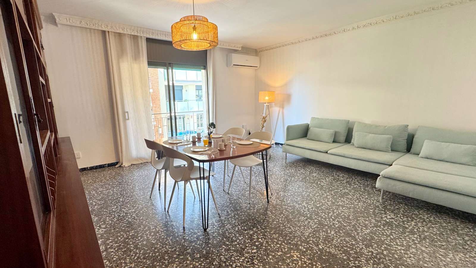 Living room of Apartment to share in Vilanova i la Geltrú  with Air Conditioner and Terrace