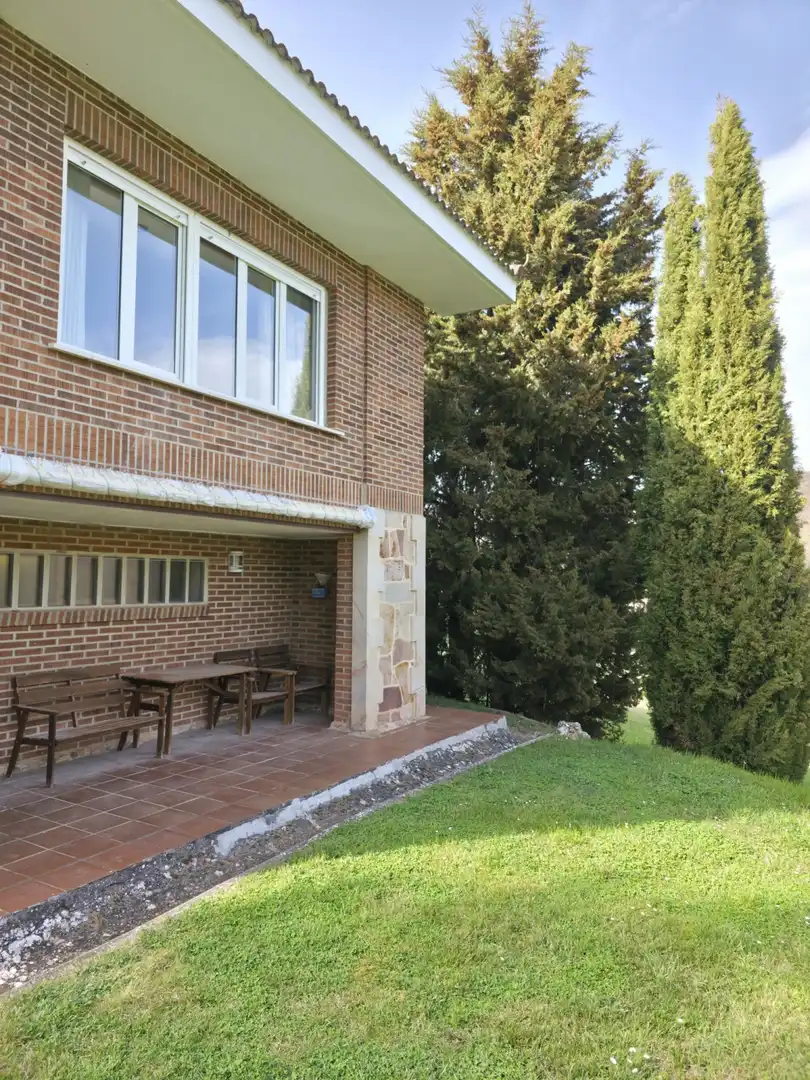 Vista exterior de Casa o xalet en venda en Pomar de Valdivia amb Calefacció, Jardí privat i Terrassa