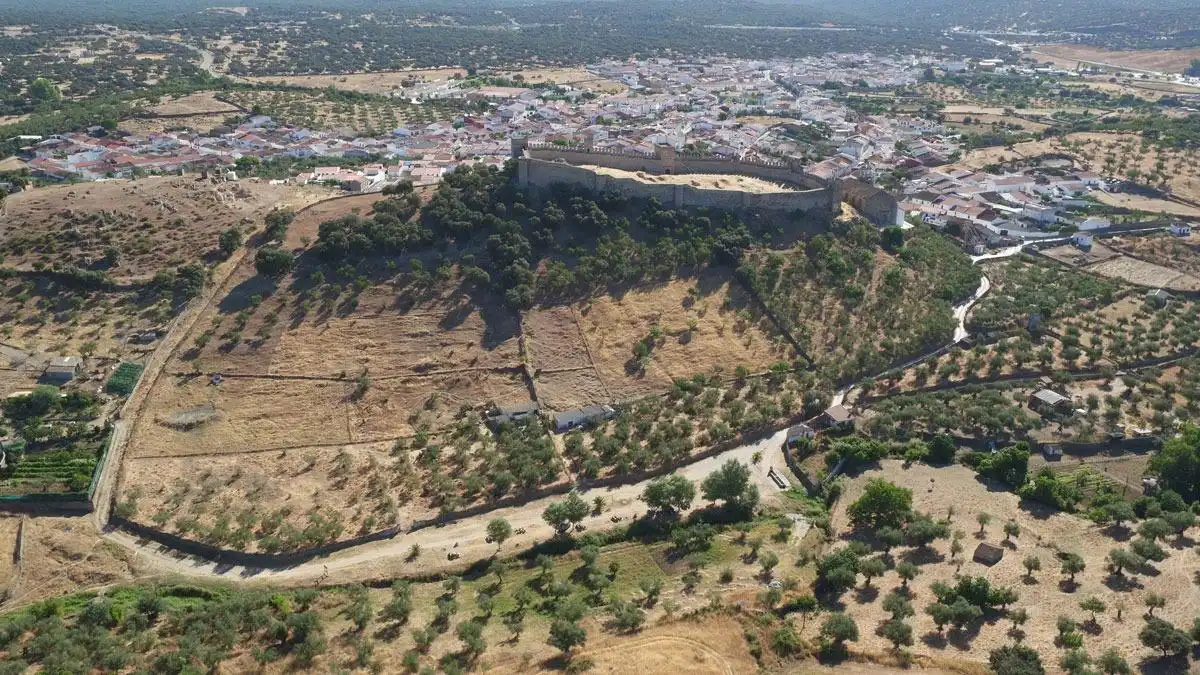 Vista exterior de Casa adosada en venta en Santa Olalla del Cala con Terraza, Trastero y Amueblado