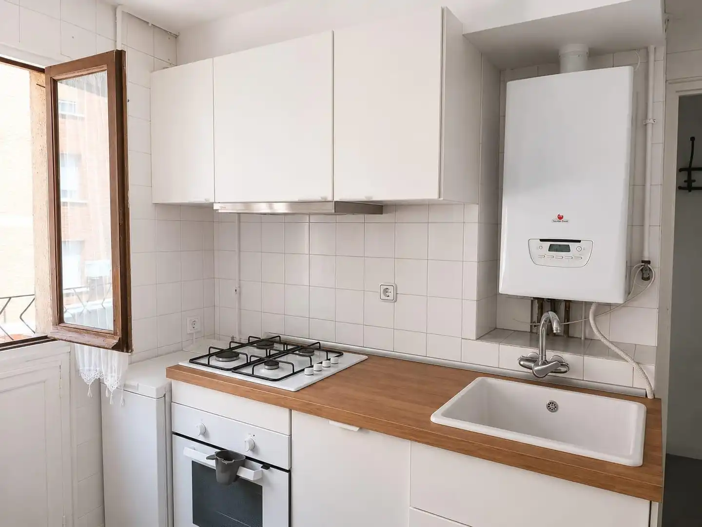 Cocina de Piso en venta en Madrid con Calefacción y Balcón