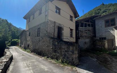 Casa adosada en venda a Vega de Liébana