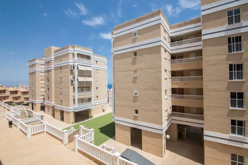 Außenansicht von Wohnung zum Verkauf in Elche / Elx mit Klimaanlage, Terrasse und Möbliert