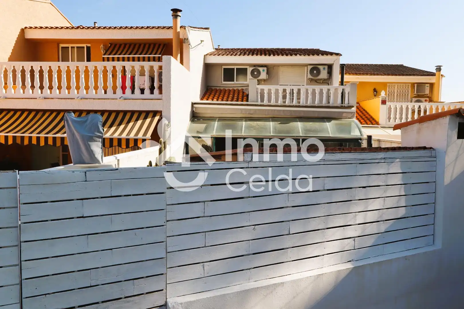 Vista exterior de Casa adosada en venta en Chiva con Aire acondicionado, Calefacción y Jardín privado