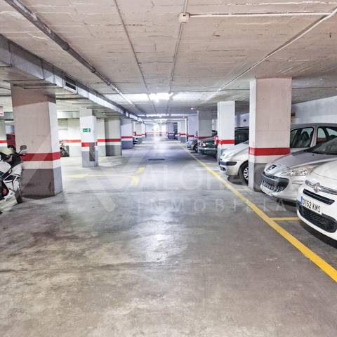 Garaje en Alquiler en Calle Río Rocío, 2 en Parque Ayala - Jardín de la Abadía - Huelín