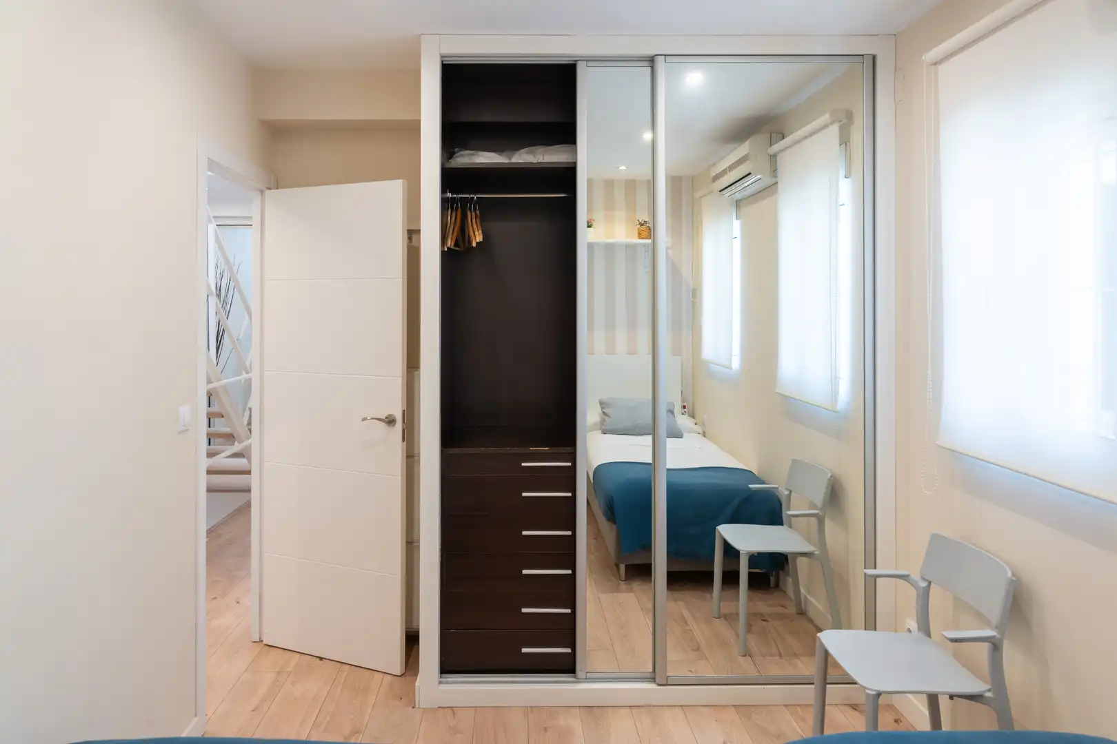 Bedroom of Flat for sale in Sevilla  with Air Conditioner, Heating and Parquet flooring