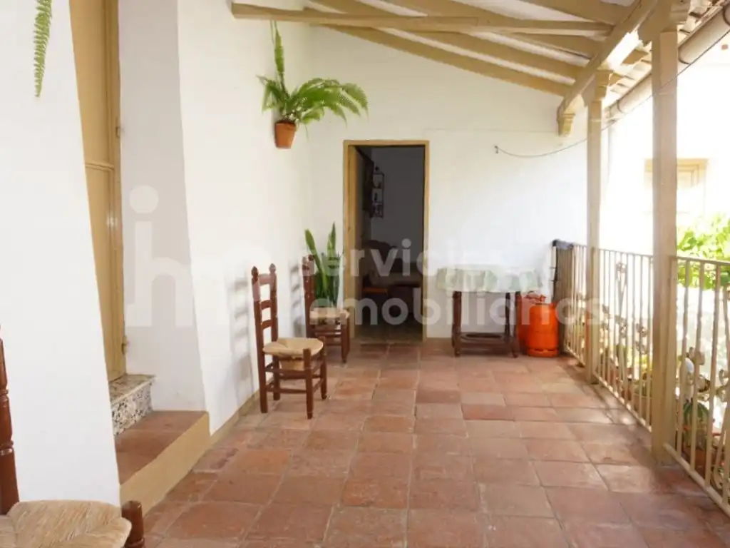 Casa adosada en venta en Benamocarra con Jardín privado, Terraza y Amueblado