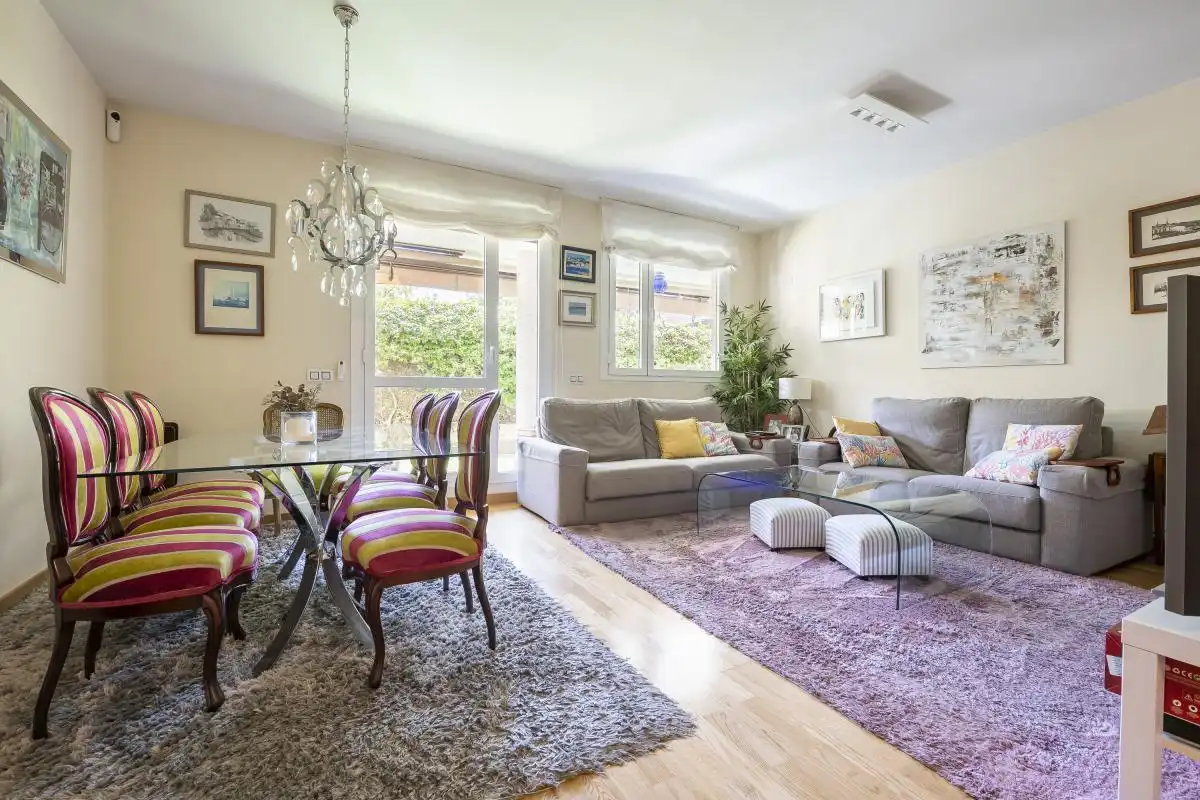 Sala de estar de Planta baja en venta en Pozuelo de Alarcón con Aire acondicionado, Calefacción y Jardín privado