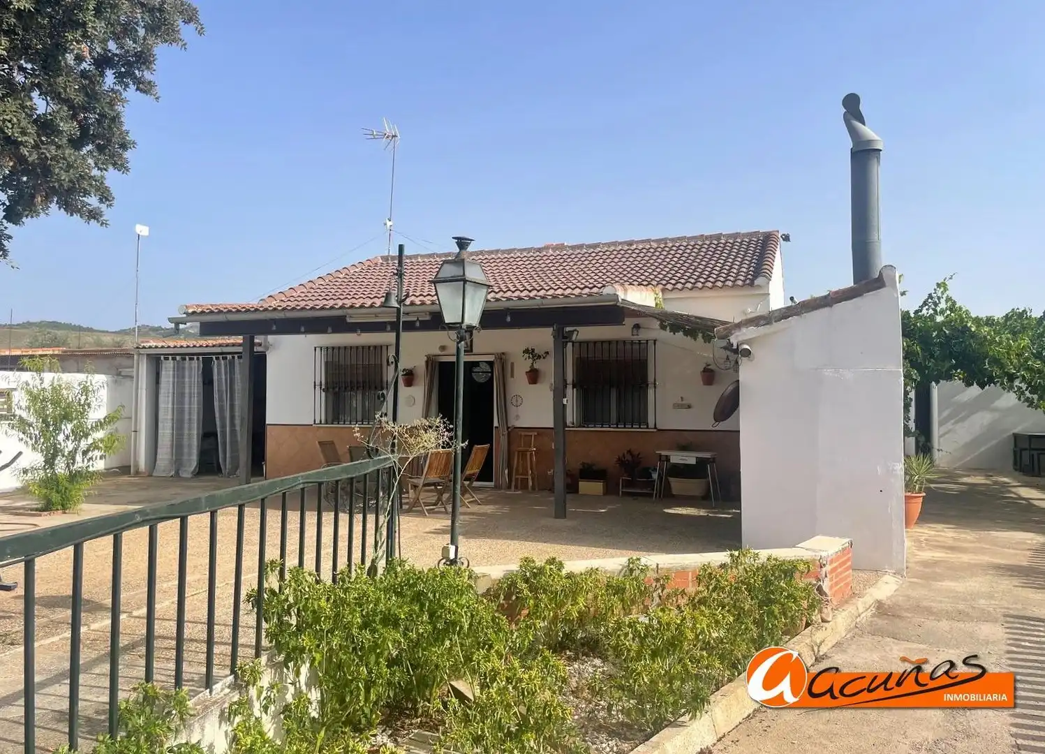 Vista exterior de Casa o xalet en venda en Antequera amb Terrassa, Traster i Piscina