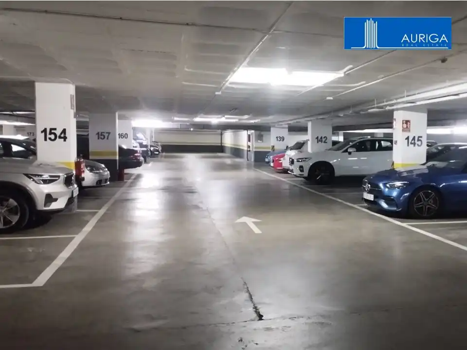 Parkplatz von Garage zur Miete in Madrid