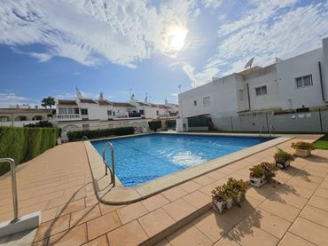 Detached house with pool for sale in Zona Carrefour - Urbanizaciones