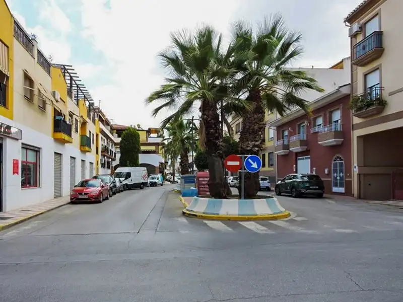 Vista exterior de Casa o xalet en venda en Churriana de la Vega amb Terrassa i Traster