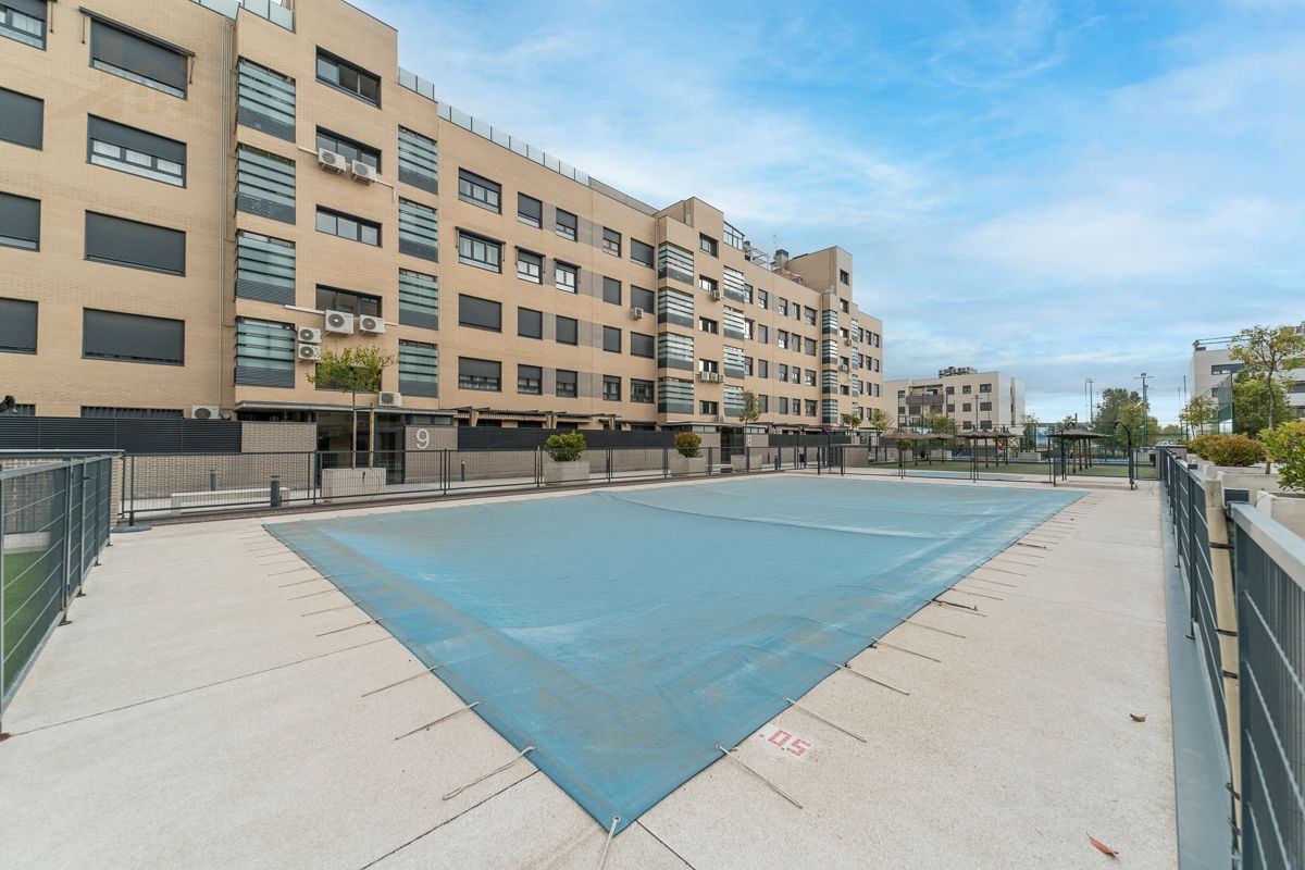 Exterior view of Flat for sale in Fuenlabrada  with Air Conditioner, Heating and Parquet flooring