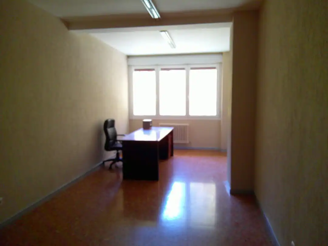 Oficina de alquiler en  Pamplona / Iruña con Calefacción