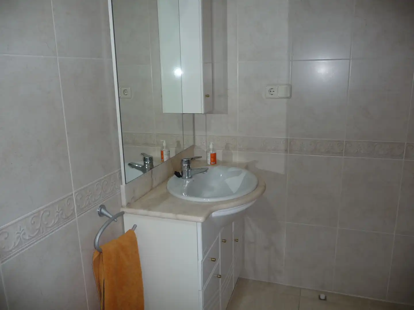 Badezimmer von Wohnungen zum Verkauf in Lloret de Mar mit Klimaanlage, Heizung und Terrasse