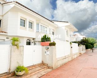 Exterior view of Single-family semi-detached for sale in Premià de Mar  with Air Conditioner and Terrace