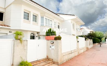 Exterior view of Single-family semi-detached for sale in Premià de Mar  with Air Conditioner, Heating and Private garden