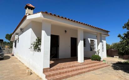 Vista exterior de Casa o xalet en venda en Almensilla amb Jardí privat, Terrassa i Traster