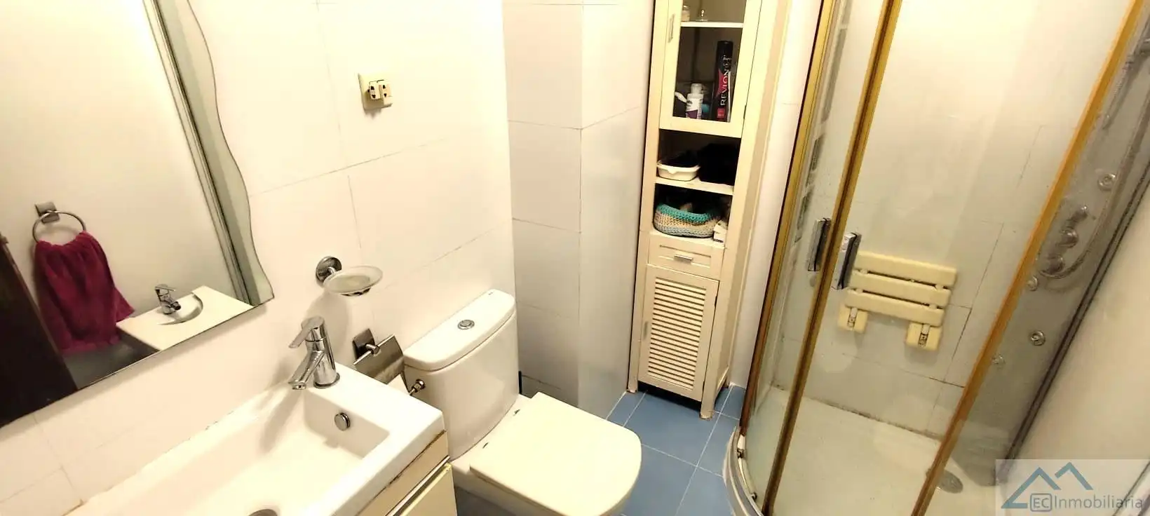Flat for sale in Cuatro Caminos