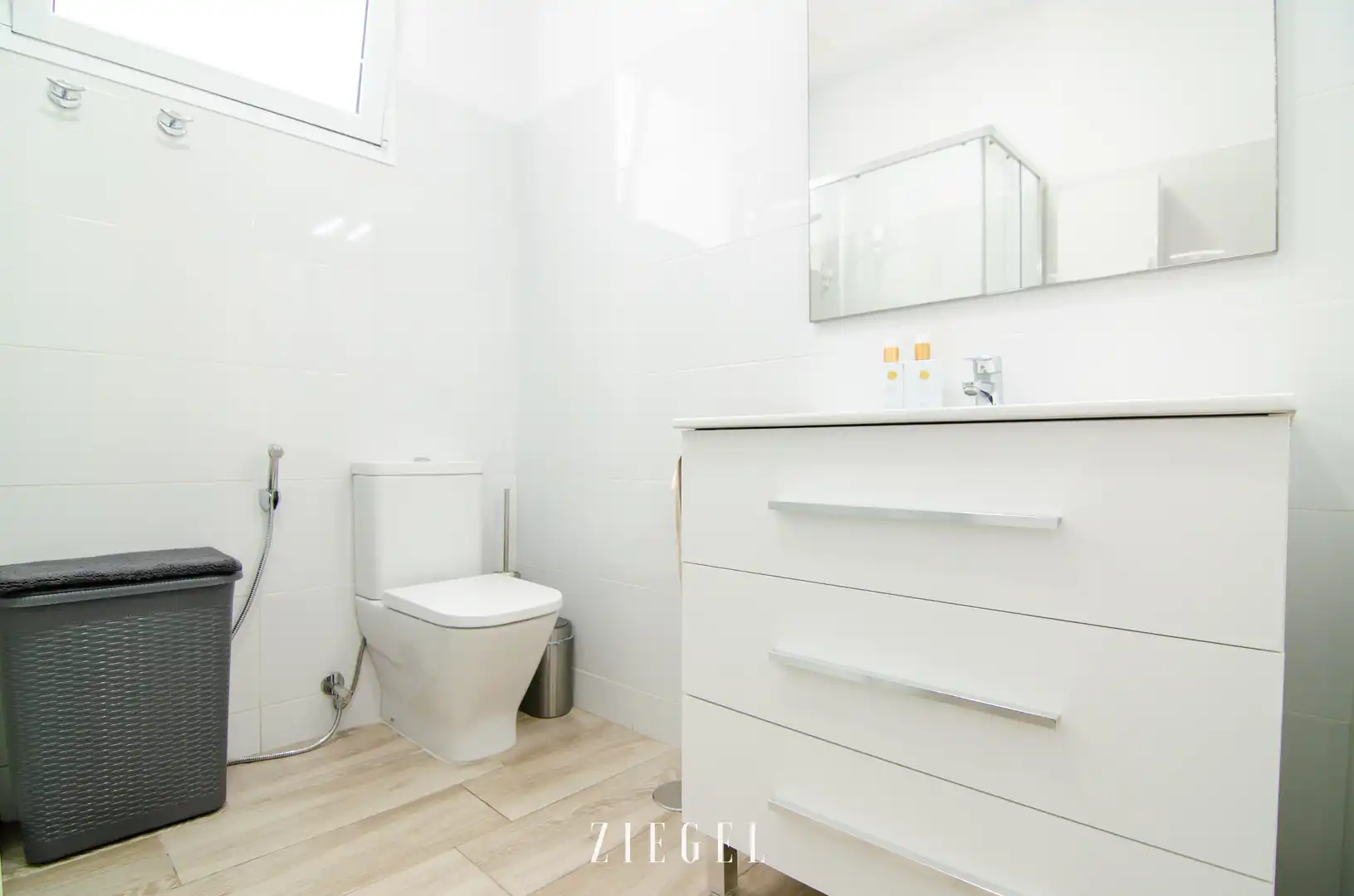 Bathroom of Flat for sale in Las Palmas de Gran Canaria  with Terrace, Storage room and Furnished