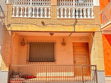 Casa aparellada en venda a Santiago de la Ribera