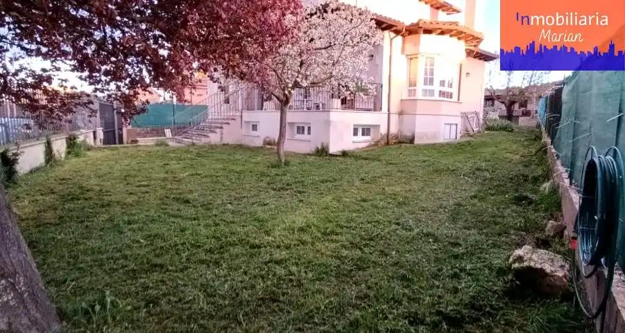 Casa o xalet en venda en Milagros amb Calefacció, Jardí privat i Terrassa