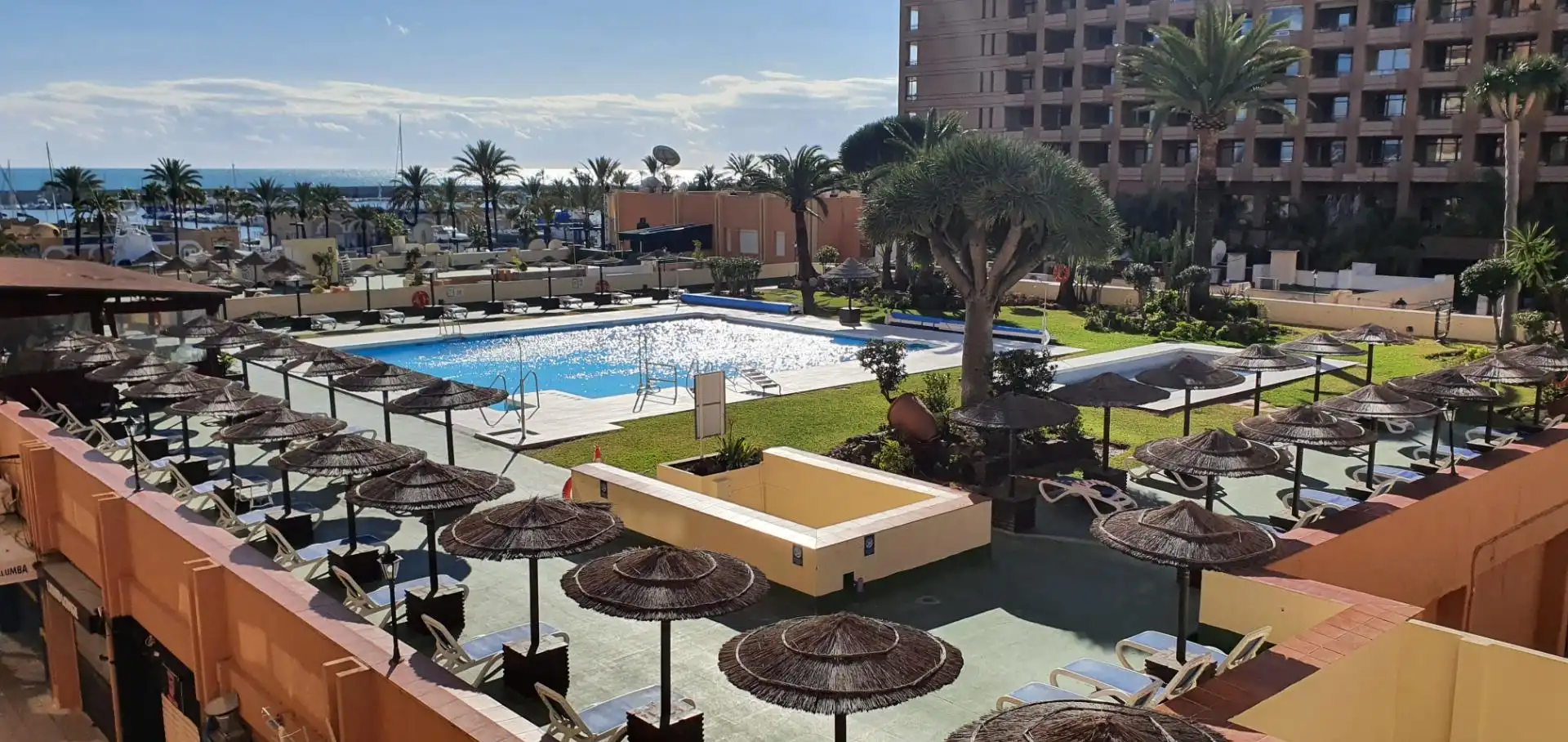 Piscina de Estudio en venta en Fuengirola con Aire acondicionado, Terraza y Piscina comunitaria