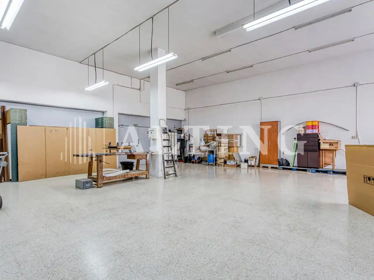 Commercial properties for sale in Barcelona  with Air Conditioner