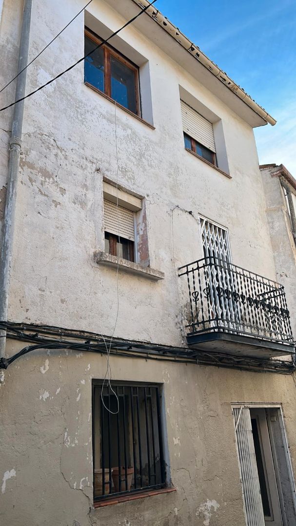 Vista exterior de Casa adosada en venda en Miralcamp amb Terrassa