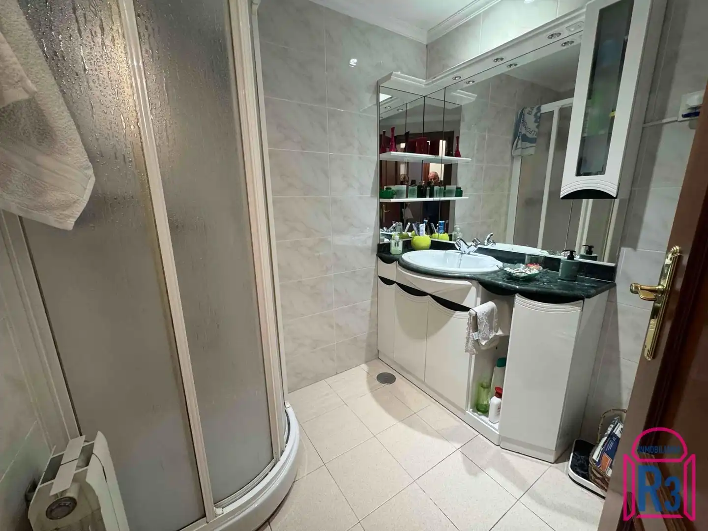 Baño de Piso en venta en León Capital  con Calefacción, Terraza y Trastero