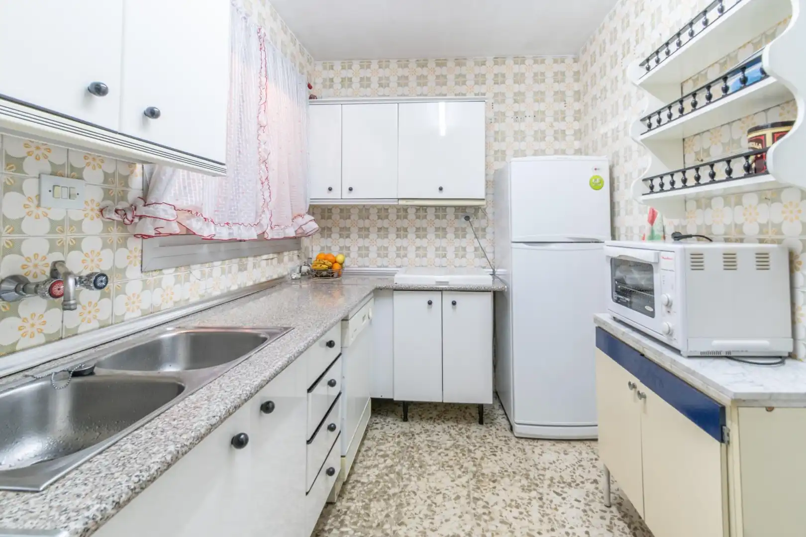 Cuina de Casa adosada en venda en Armilla amb Terrassa, Balcó i Alarma